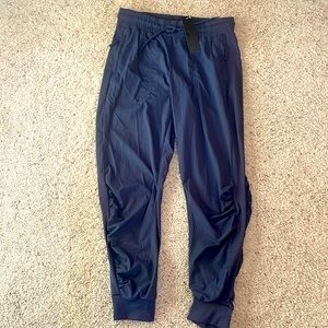 New/tag Mono B Ruched Joggers-L